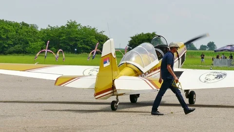 Aeromiting Aircraft Stock-Footage 91440299