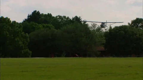Aeronca Champ Landing 動画素材 69148900