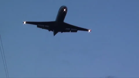 Aeroplane coming in to land Stock Footage