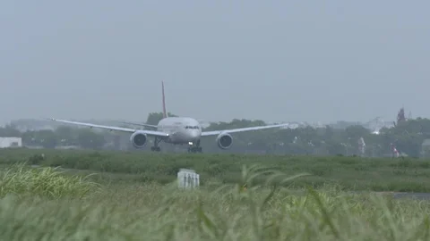 Aeroplane running on runway Stock Footage 106619460