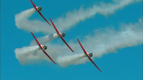 Aeroshell Aerobatic Team Fly By CU 库存影片 67576830