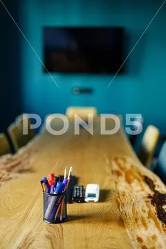 Aestetic indoor business interior office meeting room with table and chairs Stock-Fotos