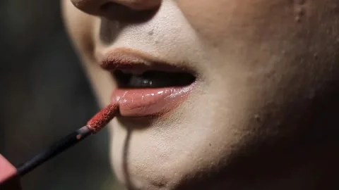 Aesthetic lip gloss application creates a captivating close-up 스톡 동영상 313165600