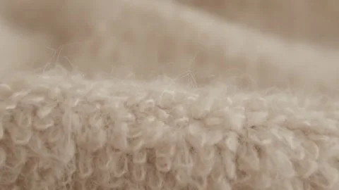 Aesthetic video of hands touching soft ivory wool fluffy sweater. Vidéo 325345409