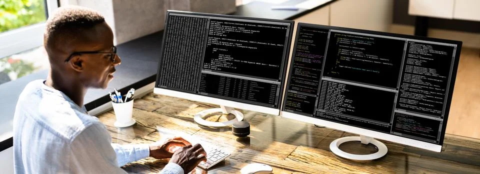 African American Coder Using Computer At Desk Foto stock