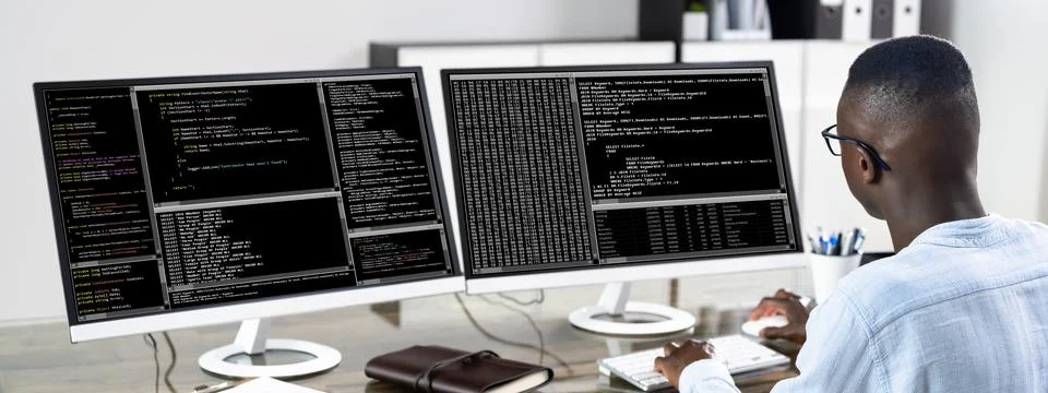 African American Coder Using Computer At Desk Foto stock