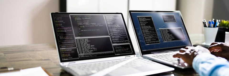 African American Coder Using Computer At Desk Stock-Fotos
