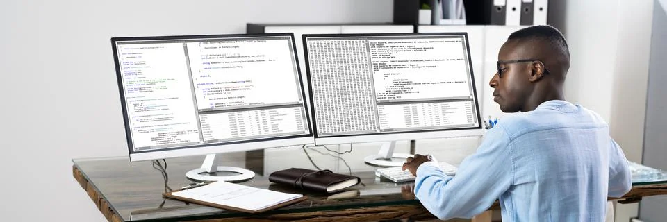 African American Coder Using Computer At Desk Foto stock