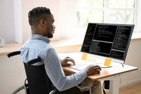 African American Coder Using Computer At Desk 库存照片