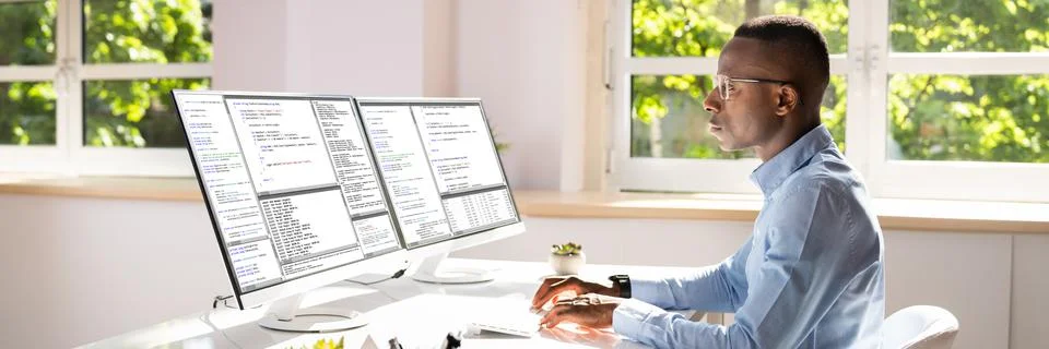 African American Coder Using Computer At Desk Foto stock