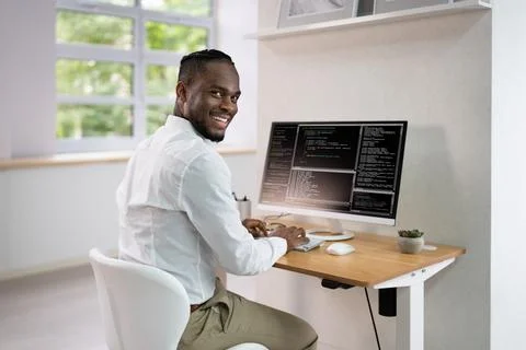 African American Coder Using Computer At Desk Foto stock