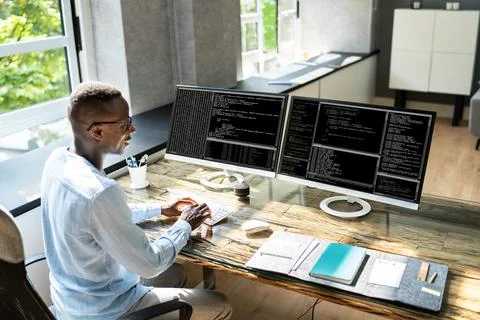 African American Coder Using Computer At Desk Foto stock