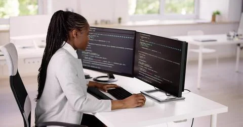 African American Coder Using Computer At Desk Foto stock