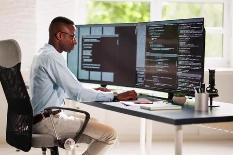 African American Coder Using Computer At Desk Foto stock