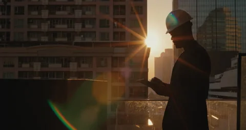 African American construction engineer using tablet at sunset in city Vídeos de archivo 347094949