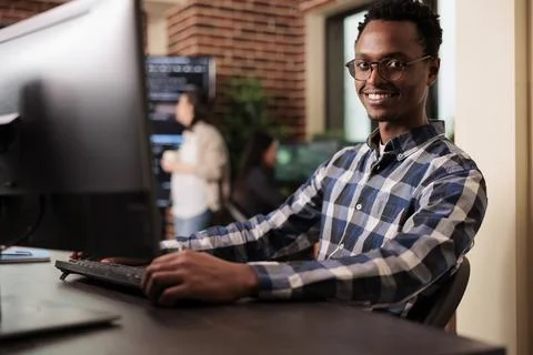 African american developer working on software program Foto stock
