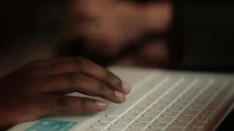 African American hand typing on computer keyboard. Vidéo 82305194