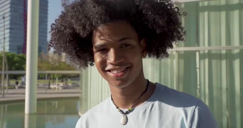 African American man looking at camera smiling in the campus during a sunny day. Stock-Footage 164777922