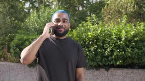 African american man using a smartphone Chatting with friend.MOV 스톡 동영상 285657786