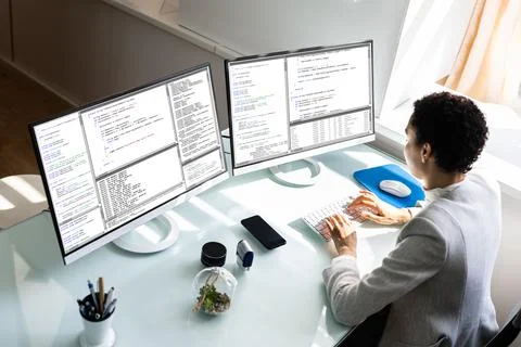 African American Programmer Woman Coding Stock-Fotos