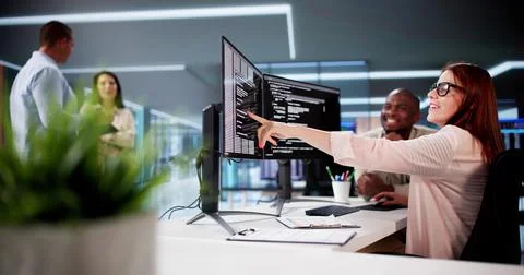 African American Programmer Woman Coding Stock-Fotos