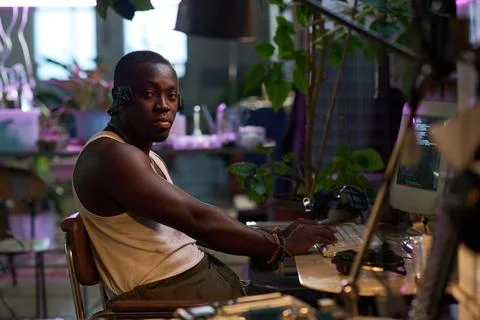 African American Programmer Working On Old Computer 스톡 사진