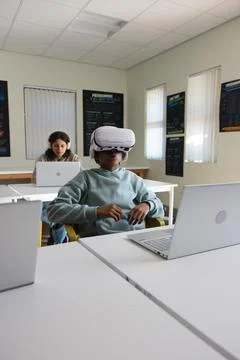 African American students using VR headset and wearing headset while working on Stock-Fotos