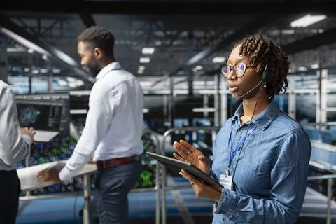 African american tech support worker does remote troubleshooting Stock Photos