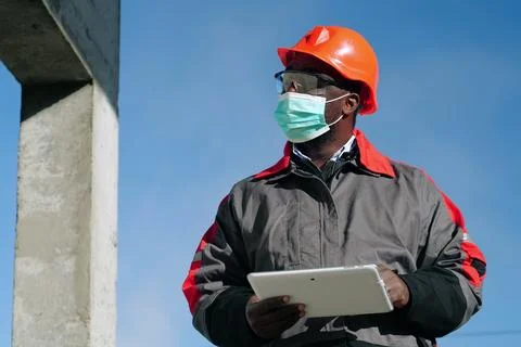 African american workman holds in hands tablet computer Stockfoto's