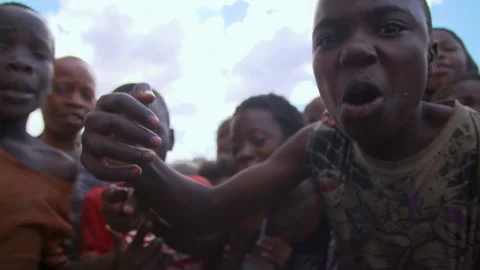 African children interacting with camera Vídeos de archivo 142371059