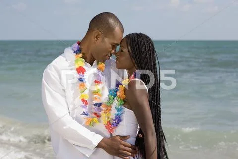 African couple hugging at beach Stock-Fotos