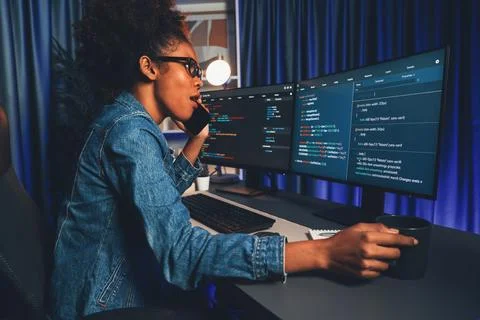 African IT developer concentrating codding program on laptop screen. Tastemaker. Foto stock