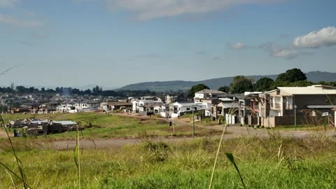 African Luxury Housing Developments, Wide Panning Shot Left to Right Stockbeeldmateriaal 337293492