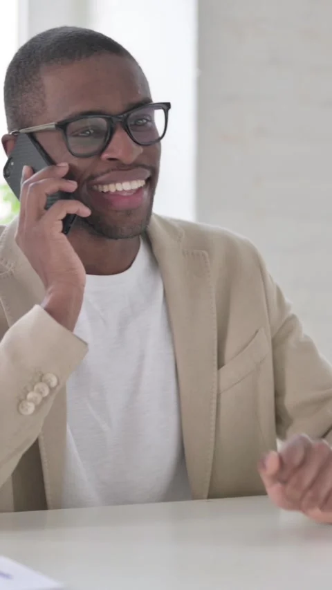 African Man Talking on Smartphone in Office, Vertical Video Vídeo Stock 337350217