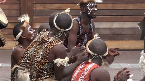 African men with painted faces dancing ethnic dance in Cape Town 스톡 동영상 125743546