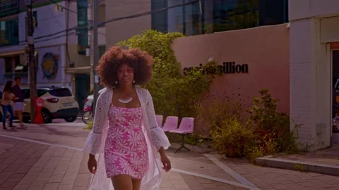 African model from USA acts on camera 库存影片 211685041