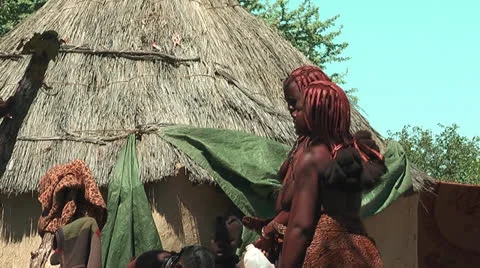 African native tribes - Young Himba women talking in Namibia Видео 26901452