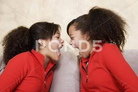 African twin sisters yelling Stock Photos