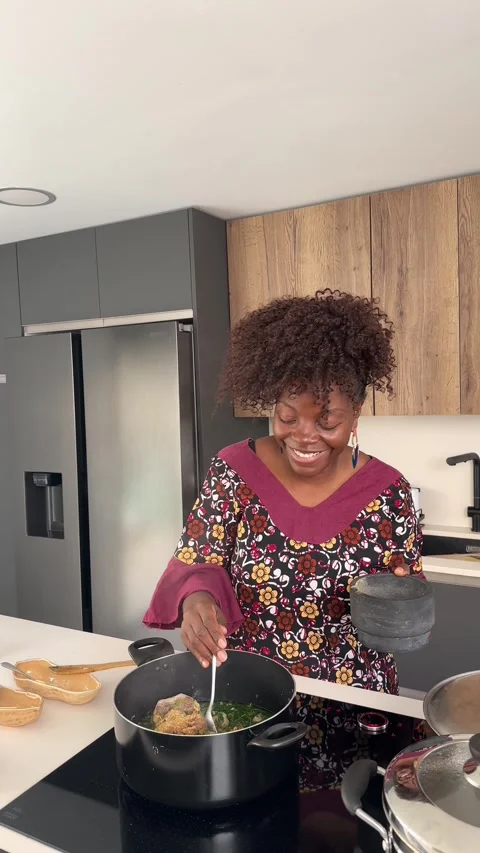 African woman adding ground crayfish to Okra Soup 스톡 동영상 302826688