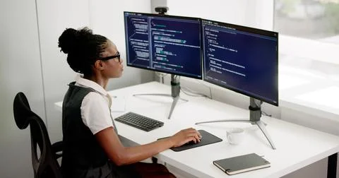 African Woman Coding As A Web Programmer On Her Computer Foto stock