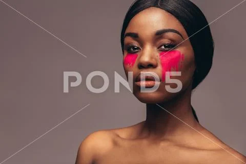 African woman with dramatic eye makeup Stock Photos