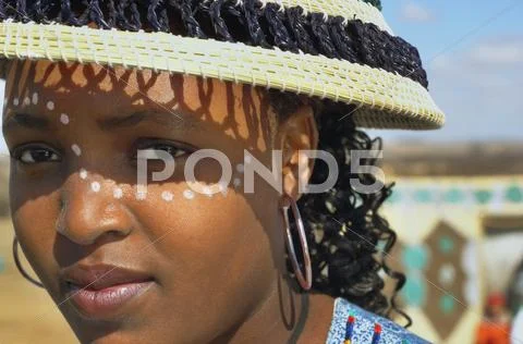 African woman with paint on face Stock-Fotos