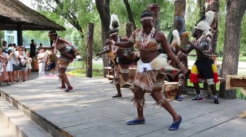 Africans perform dance in front of park visitors, Beijing World Park, Ch 스톡 동영상 51744447