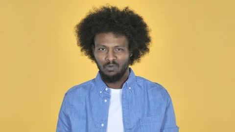 Afro-American Man Shaking Head to Reject on Yellow Background Vidéo 99218947