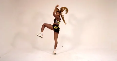 Afro beat dancer Stock Footage 142187696