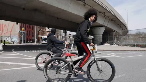 Wheelie Trick Bicycle Riding Stunt How To Do Wheelie On Mountain Bike Bike Tricks How To