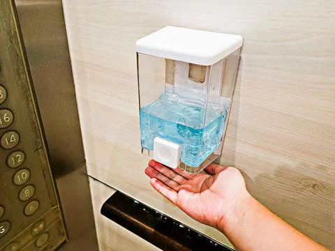 After the button was pressed, a hand sanitizer dispenser Foto stock