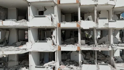 After a powerful earthquake, with destroyed buildings 스톡 동영상 304545046