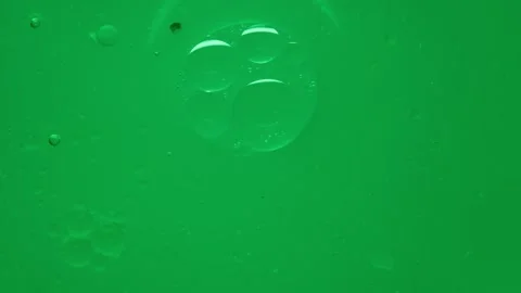After stirring, the oil layer separates from the water Vídeo Stock 337471445