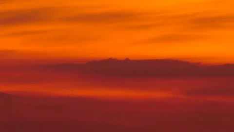 After sunset, at Chao Phraya River in Thailand. Zoom out. Vídeos de archivo 82532751